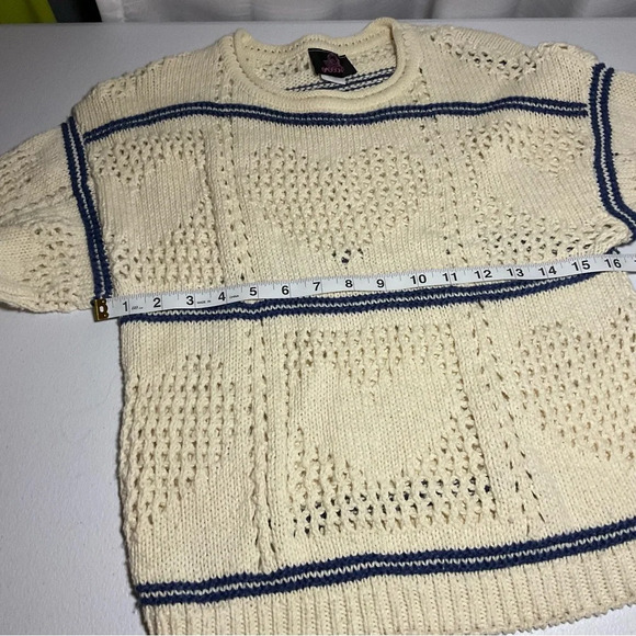 Women’s medium/ small ? Sassoon heart sweater. - Picture 7 of 7